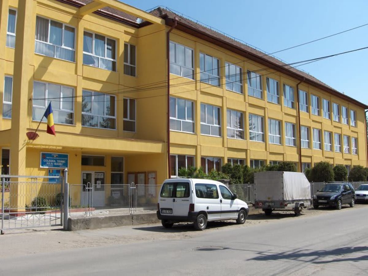 Bustul lui Iuliu Maniu dezvelit în curtea Colegiului Tehnic din Șimleu