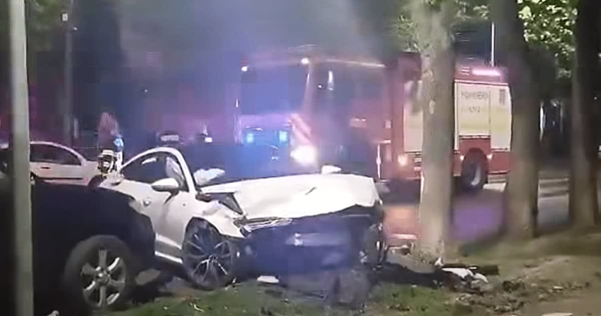 Polițiști și ambulanță la locul accidentului din Pașcani