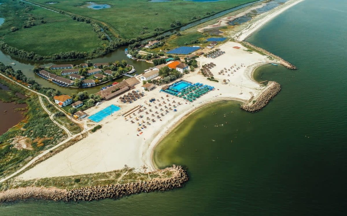 Gard montat ilegal pe plaja Gura Portiței, Delta Dunării Gard montat ilegal pe plaja Gura Portiței, Delta Dunării