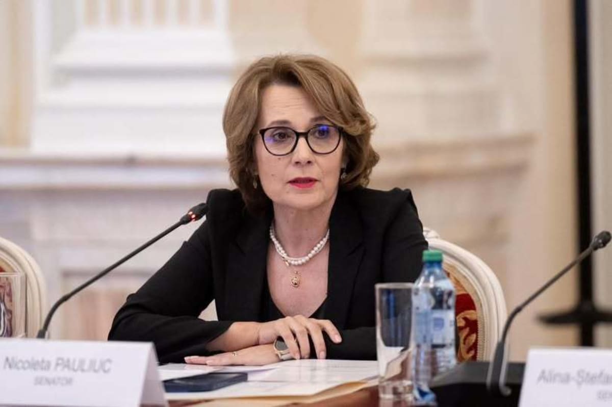 Lideri politici în discuție în sala de ședințe