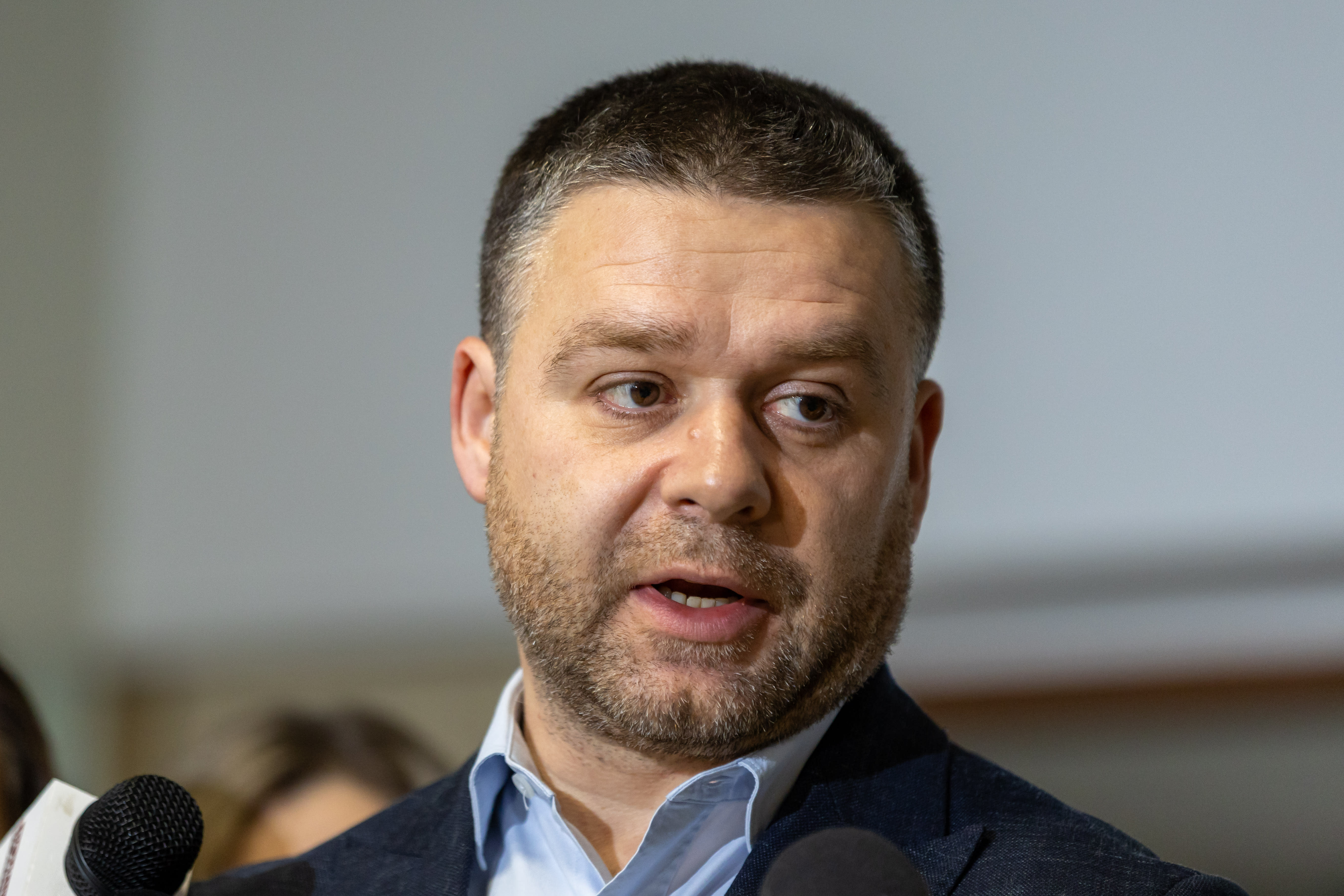 Ciprian Ciucu în conferință de presă la sediul primăriei sector 6 Ciprian Ciucu în conferință de presă la sediul primăriei sector 6