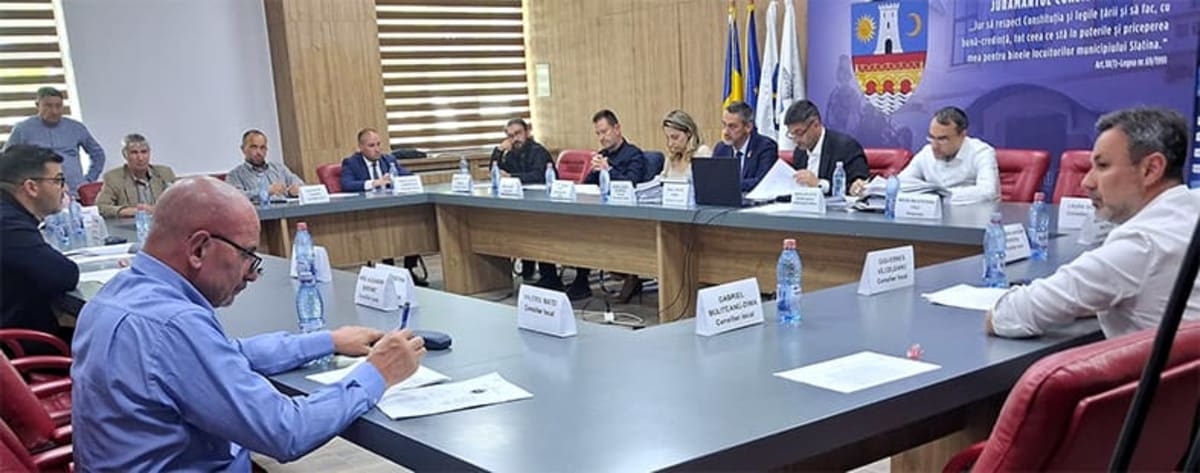 Primar Mario De Mezzo prezentând bugetul orașului Slatina Primar Mario De Mezzo prezentând bugetul orașului Slatina