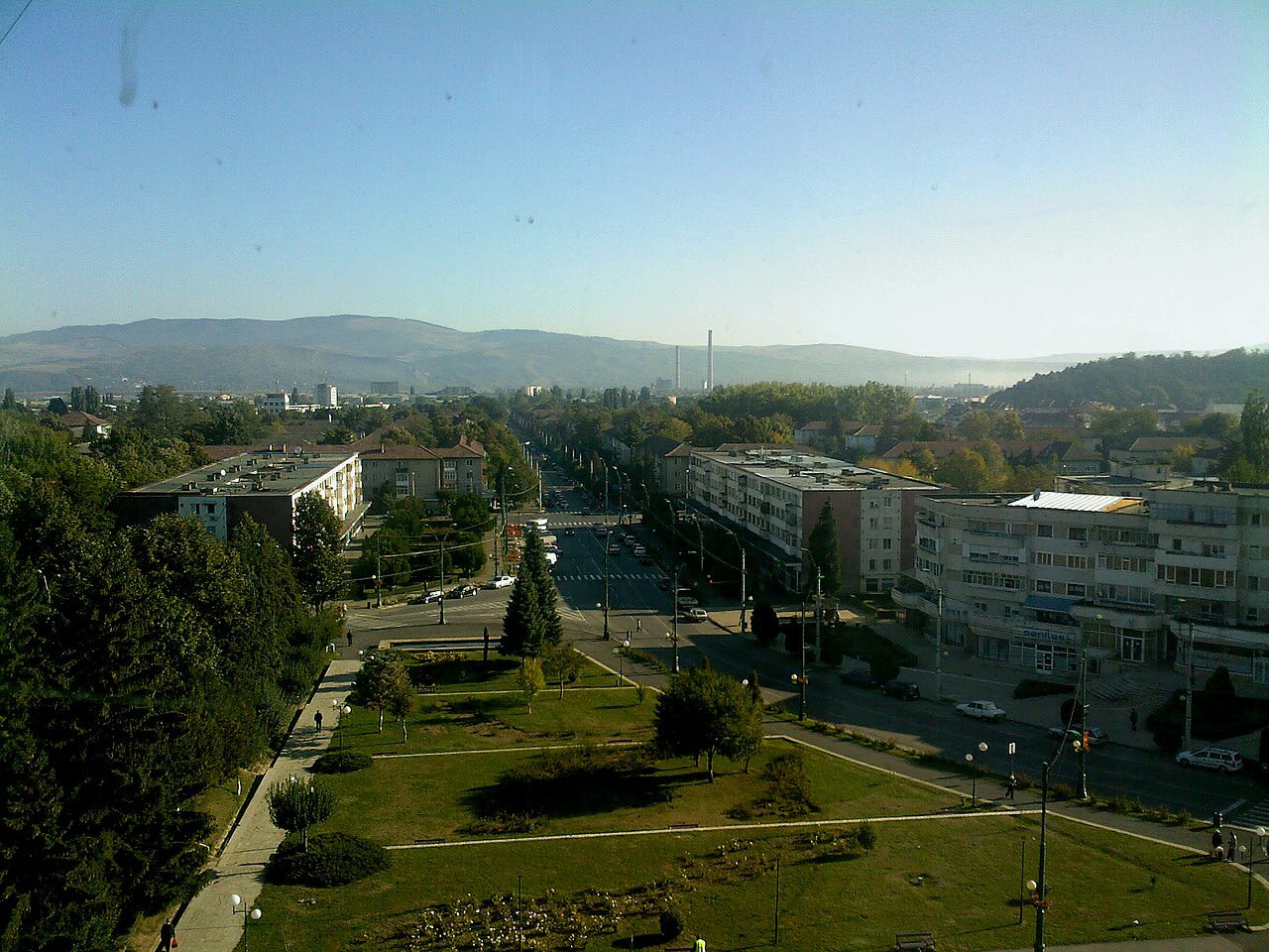 Muncitori salubrizare în acțiune în orașul Onești