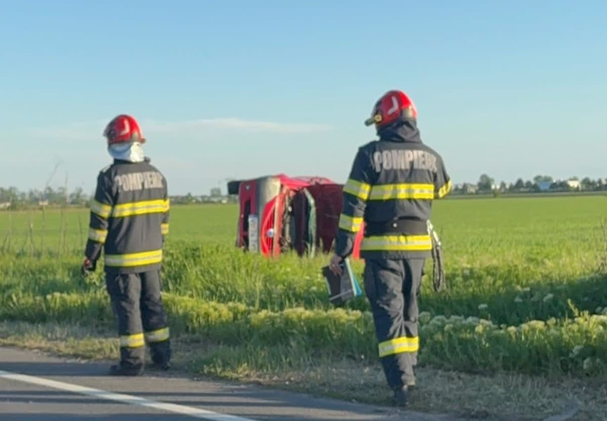 Mașină răsturnată pe DN1 în Băicoi, Prahova Mașină răsturnată pe DN1 în Băicoi, Prahova