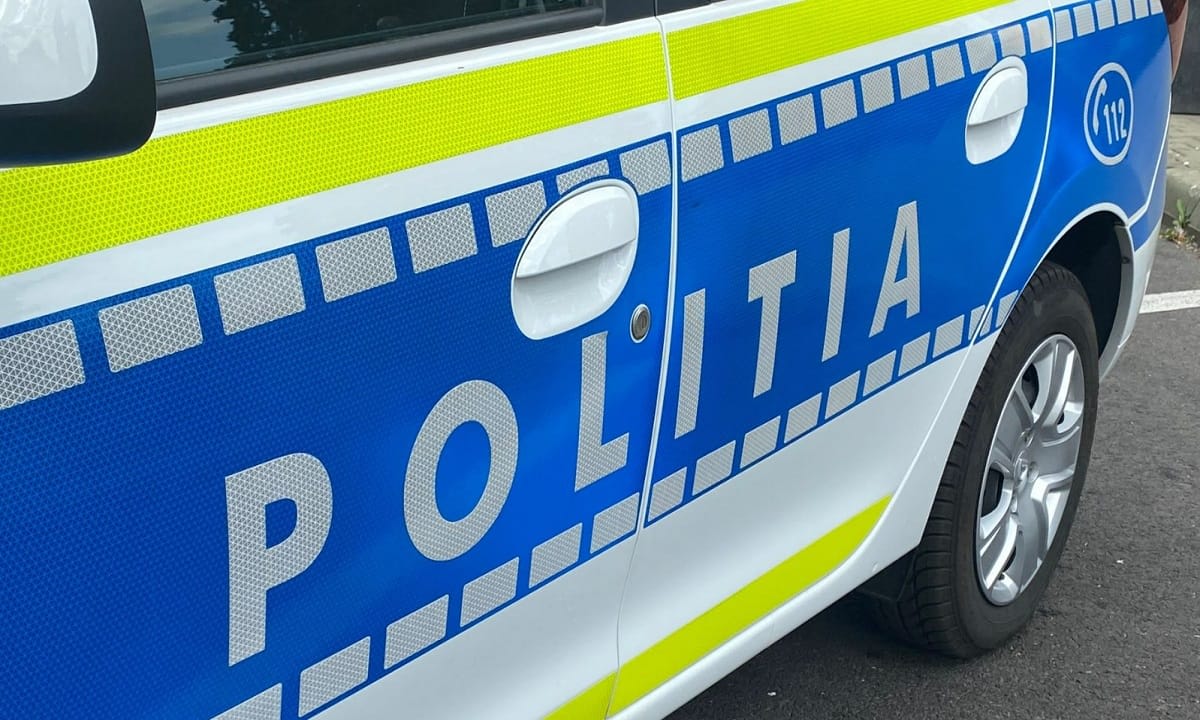 Polițiști și echipaj medical la locul incidentului din Cluj-Napoca Polițiști și echipaj medical la locul incidentului din Cluj-Napoca
