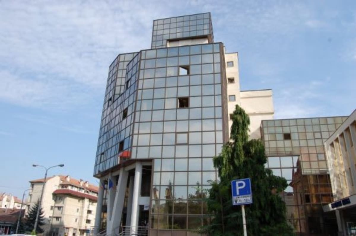 Persoană depunând declarație fiscală electronic în Sălaj