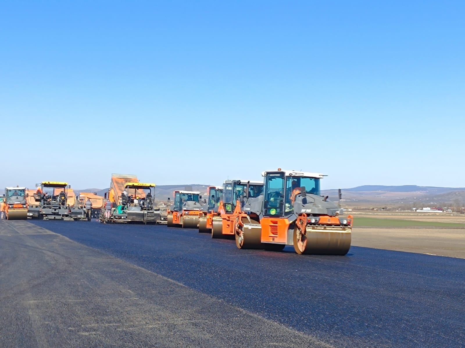 Șantier drum expres Suceava–Siret, muncitori și utilaje Șantier drum expres Suceava–Siret, muncitori și utilaje