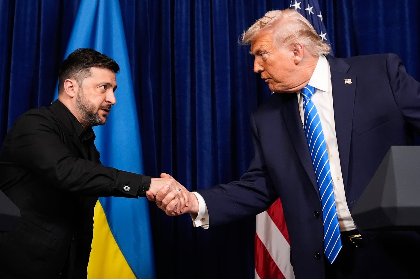 Volodimir Zelenski și Donald Trump în timpul unei întâlniri diplomatice