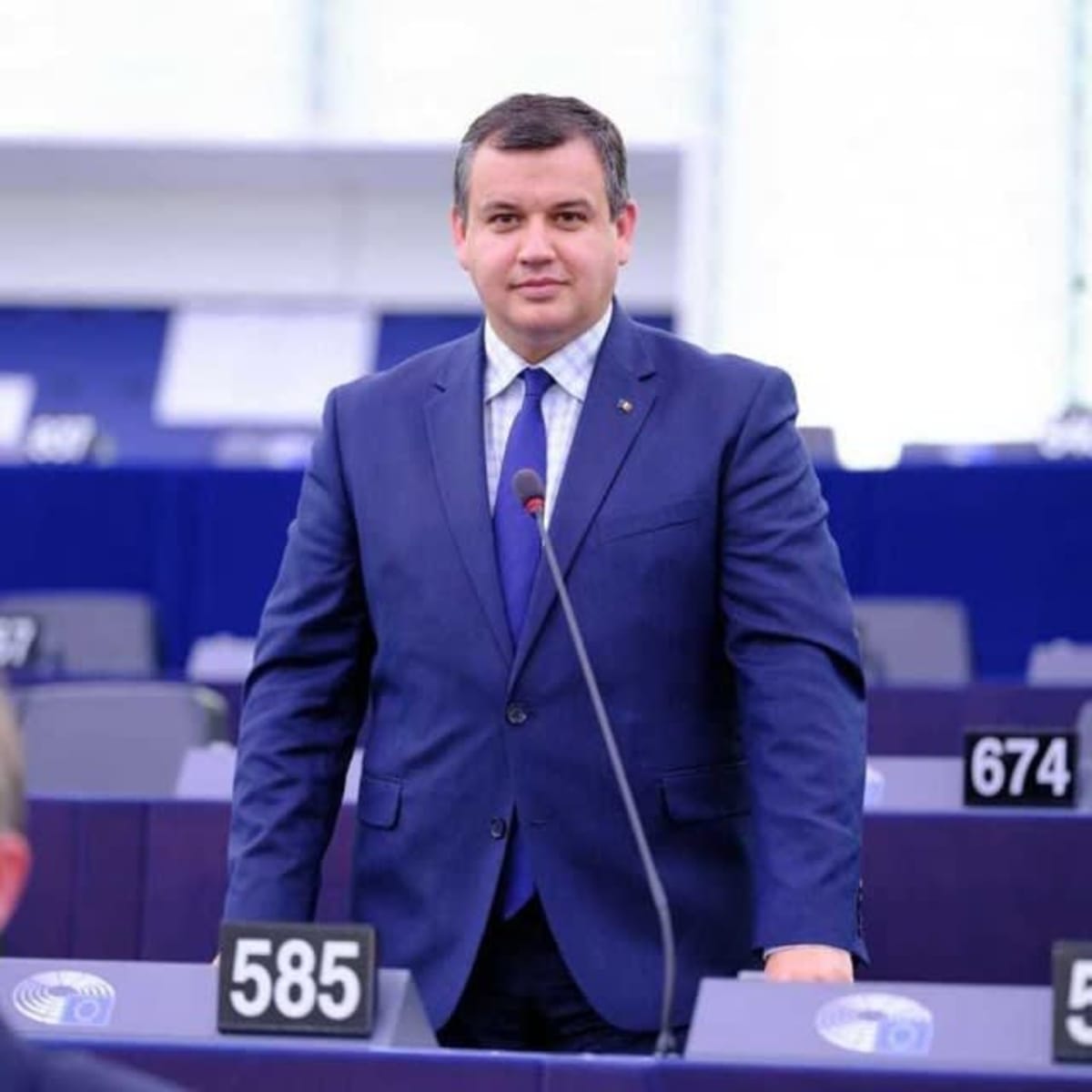 Eugen Tomac în discurs, în fața Camerei Deputaților, România