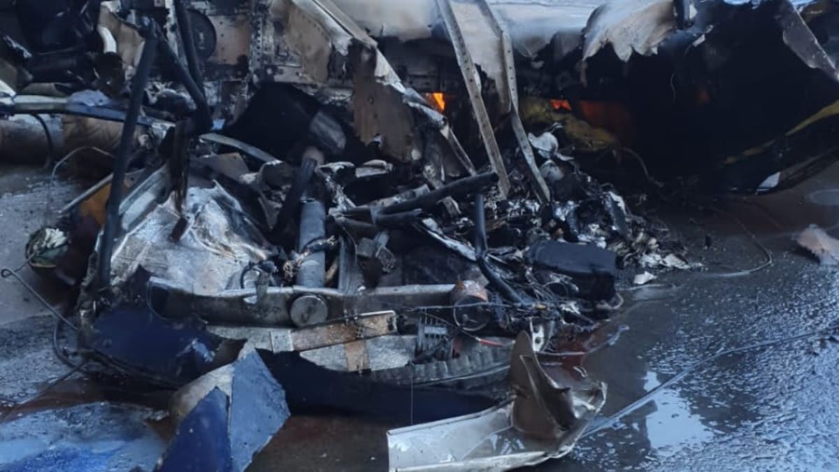 Echipaj de pompieri în acțiune la locul accidentului aviatic din Arad Echipaj de pompieri în acțiune la locul accidentului aviatic din Arad