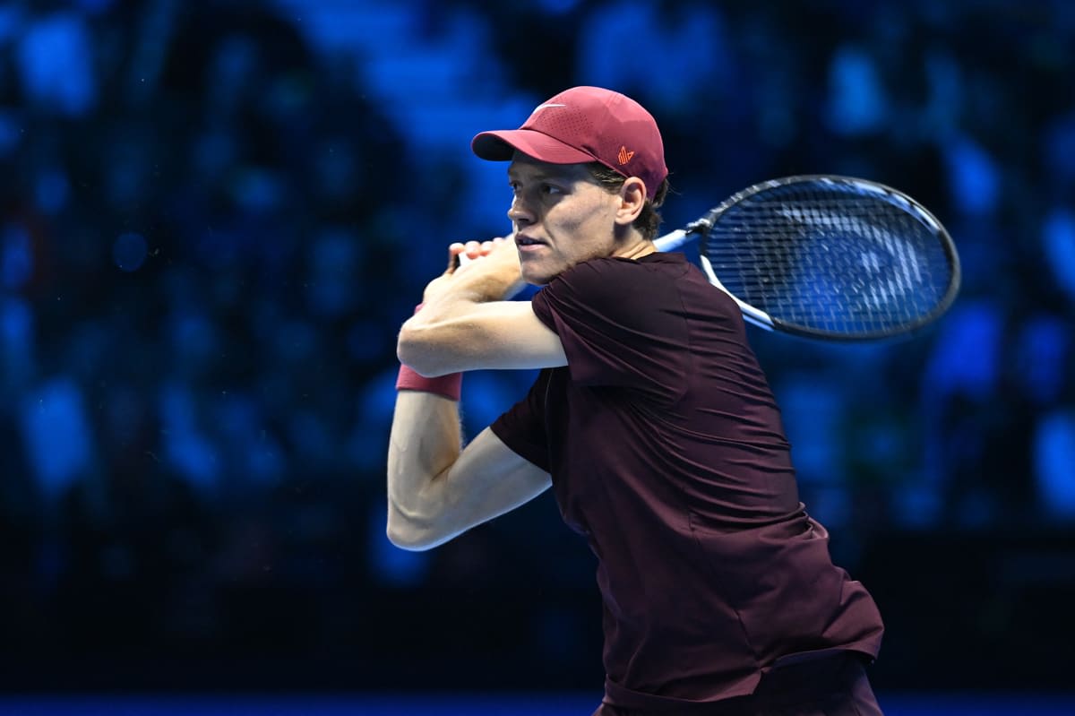 Jannik Sinner în meci la Roland Garros 2026, în timpul caniculei