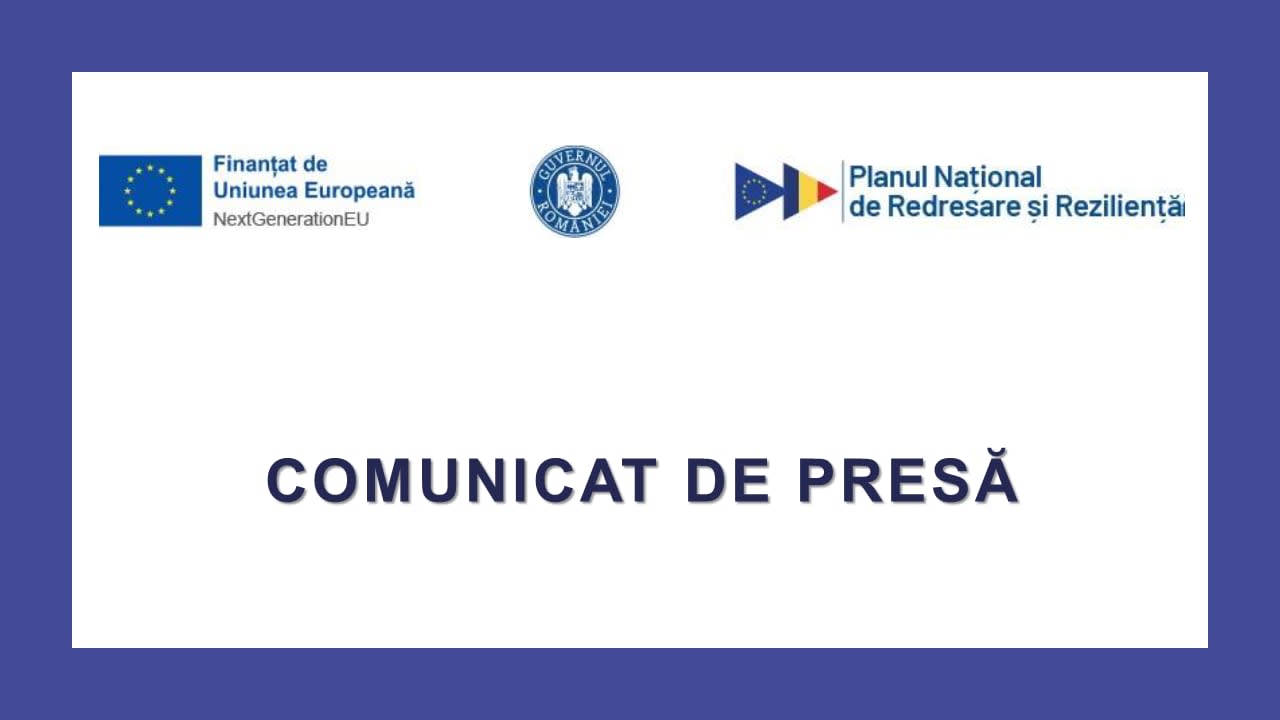 Elevi în clasă cu echipamente digitale moderne în școala din Hida Elevi în clasă cu echipamente digitale moderne în școala din Hida