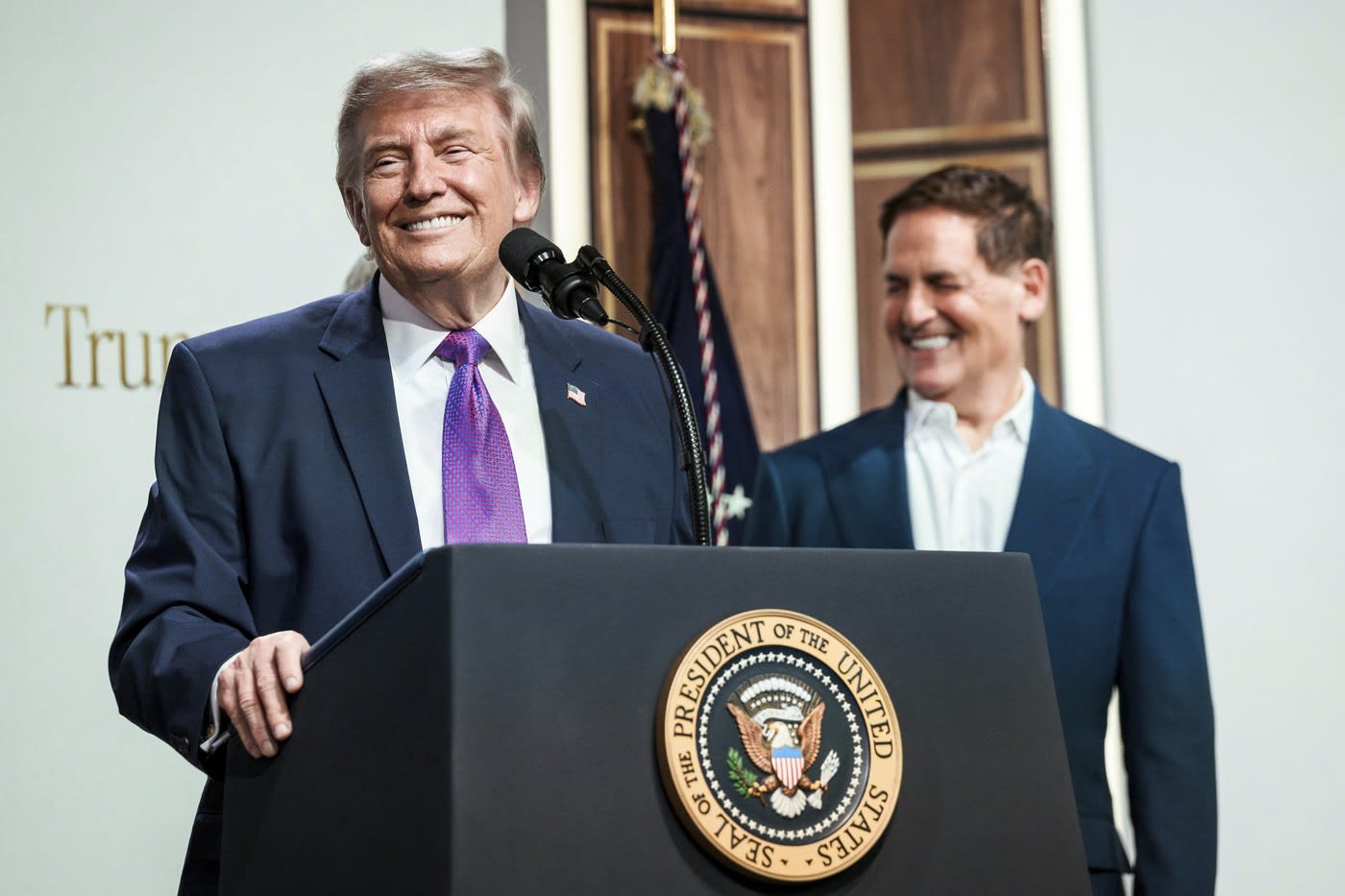 Donald Trump la control medical, medici și echipamente medicale
