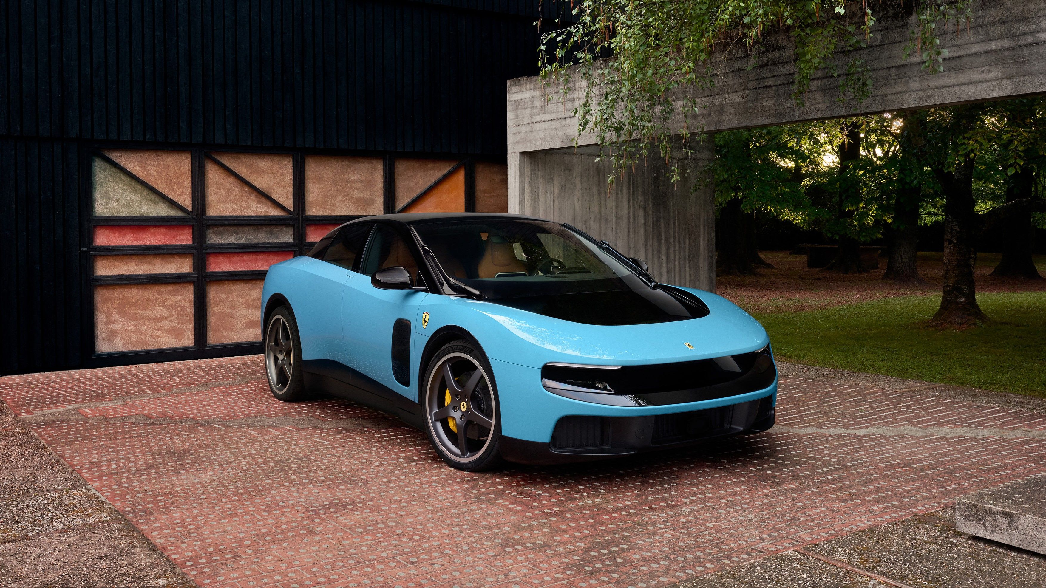 Modelul electric Ferrari Luce, interior și exterior