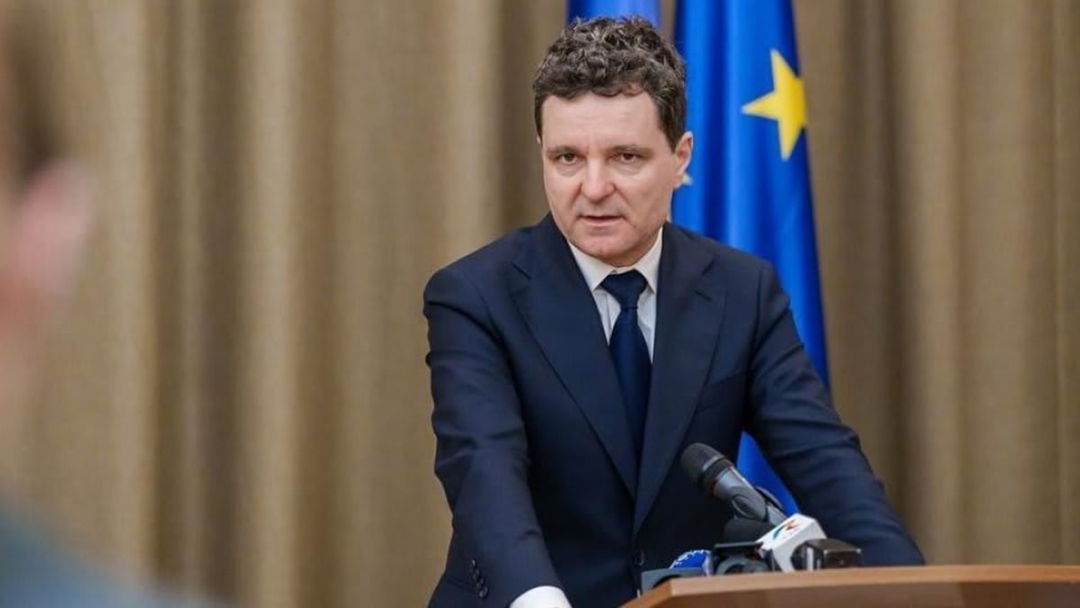 Nicușor Dan în timpul consultărilor politice