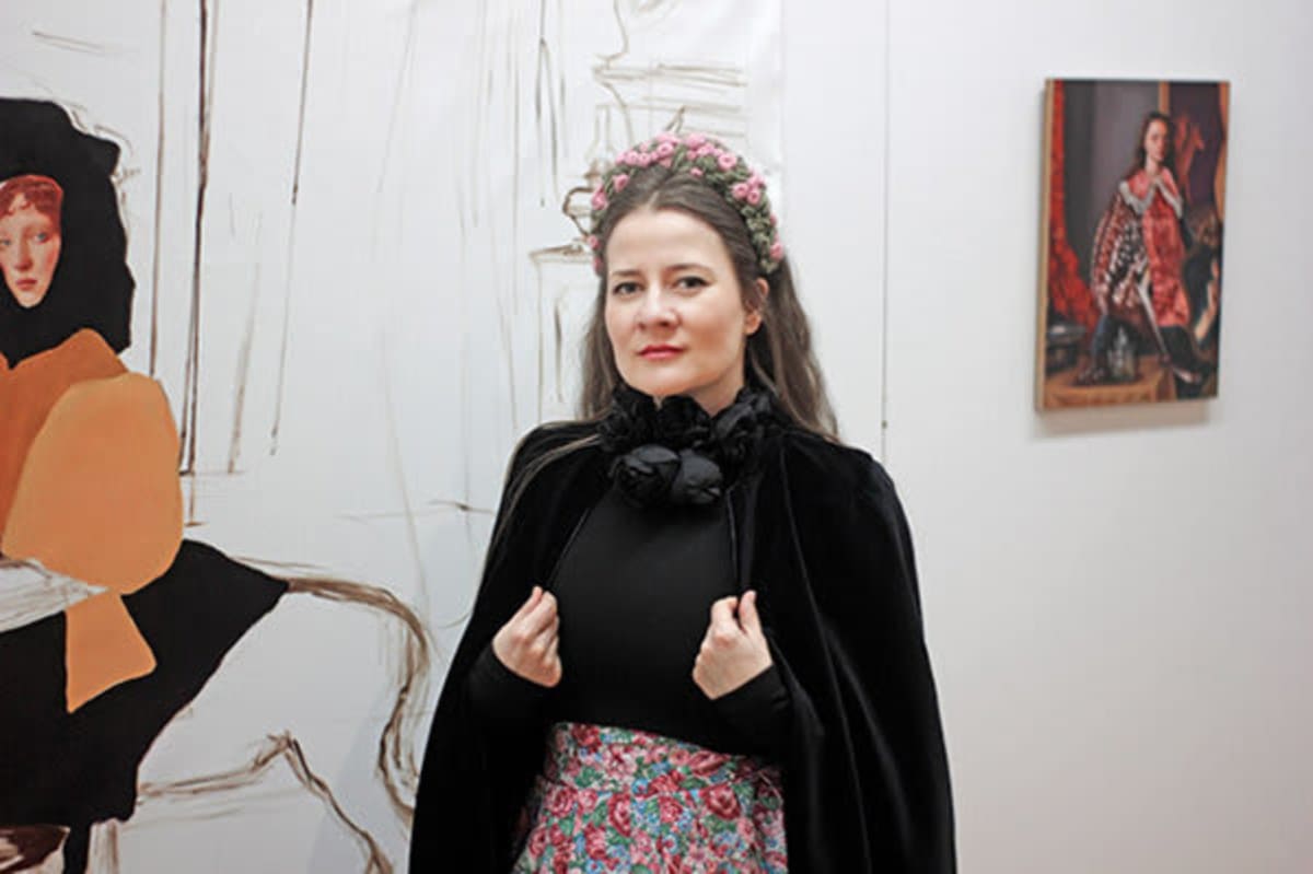 Artistă din Transilvania expunând lucrări inspirate din satul natal