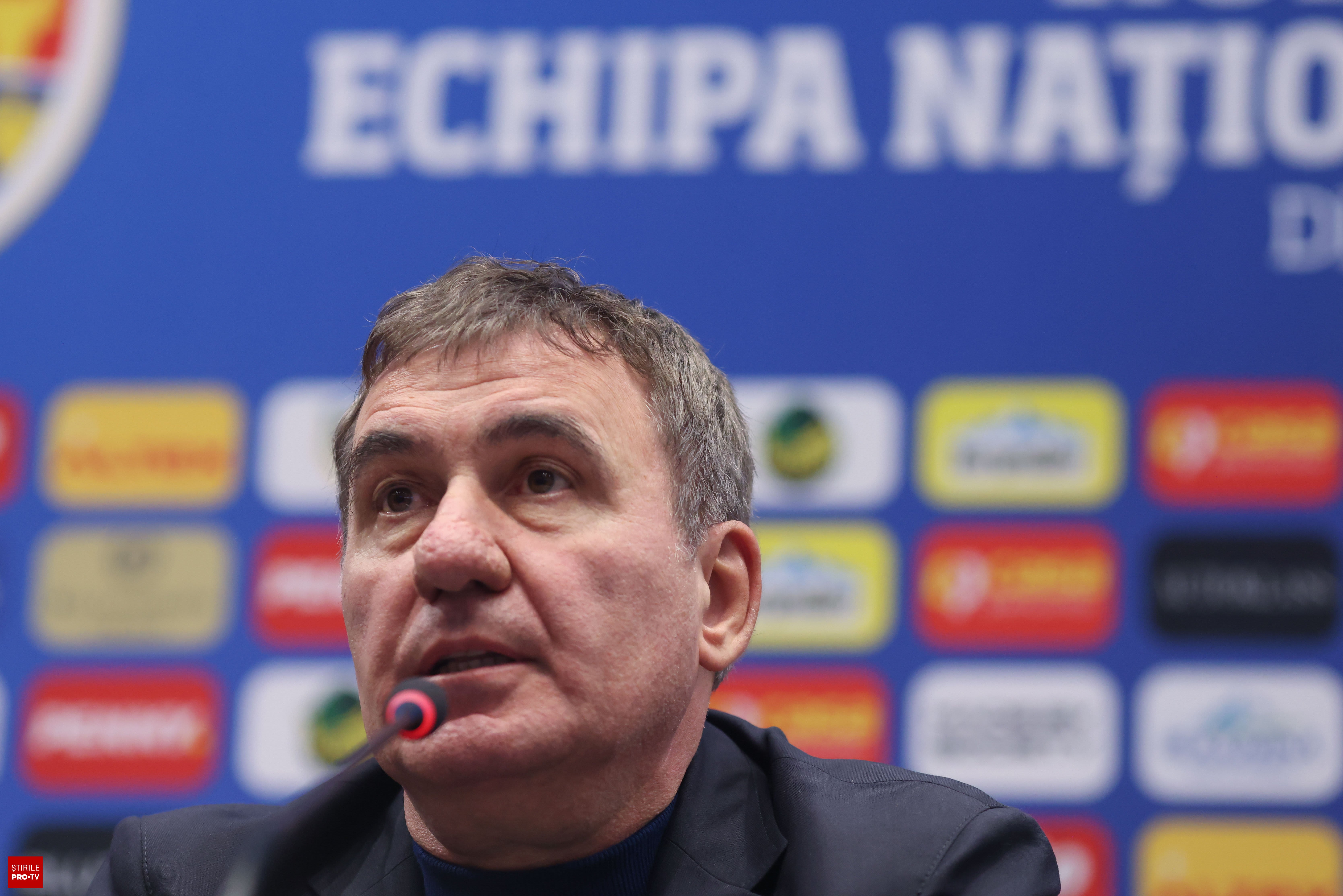 Gheorghe Hagi în timpul meciului de fotbal Gheorghe Hagi în timpul meciului de fotbal
