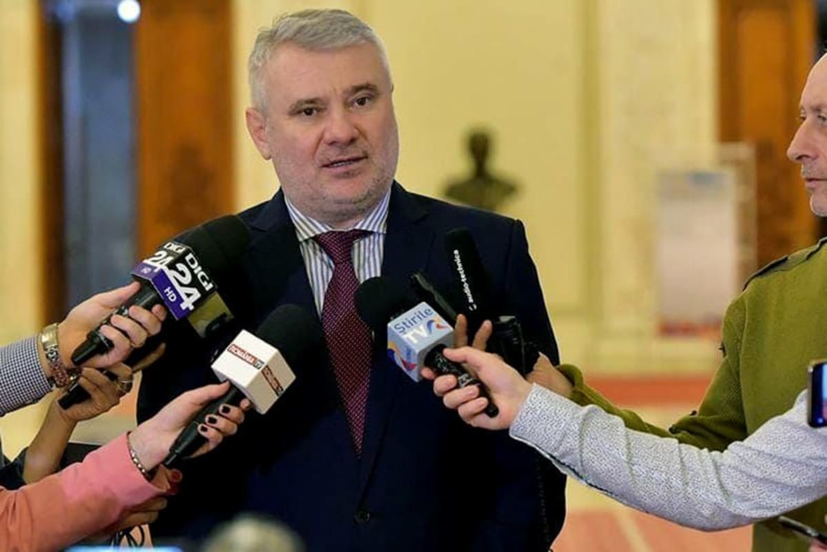 Gigel Știrbu în timpul unui interviu despre situația PSD Gigel Știrbu în timpul unui interviu despre situația PSD