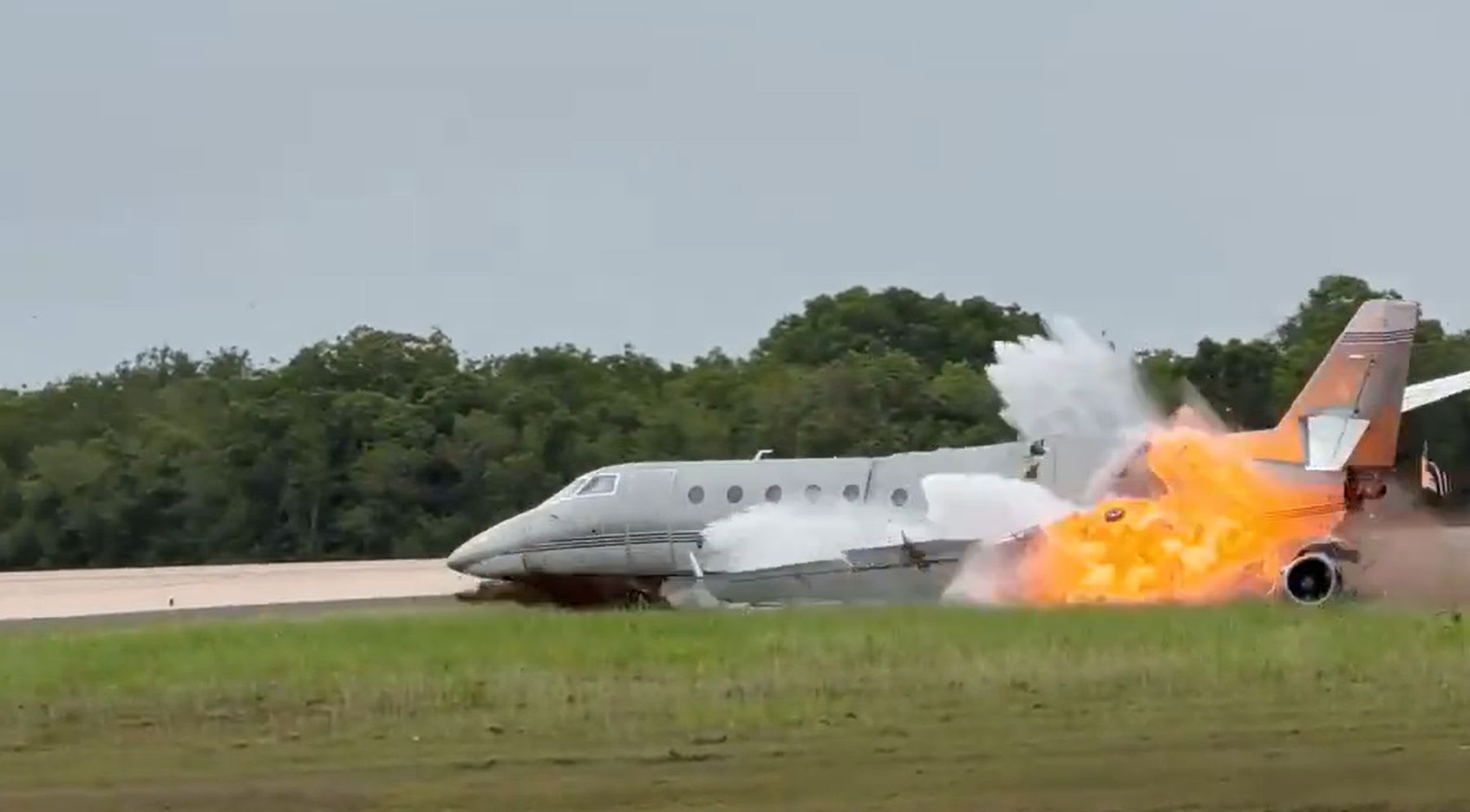 Avion privat prăbușit și în flăcări pe pista unui aeroport din Republica Dominicană