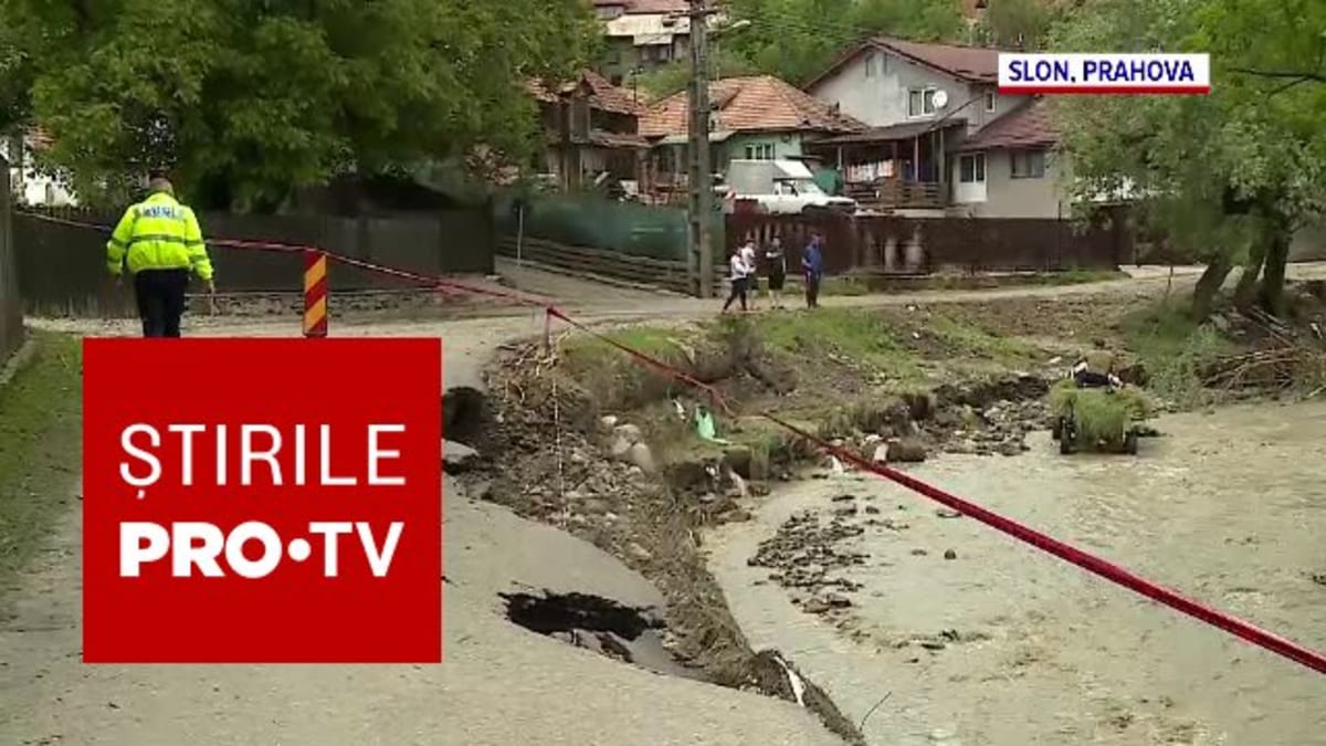 Inundații și viituri în România, pod surpat, gospodării inundate Inundații și viituri în România, pod surpat, gospodării inundate