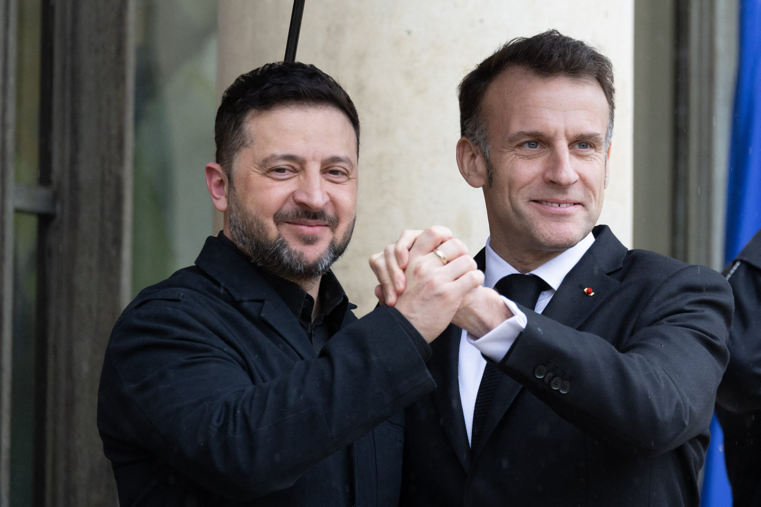 Discuție telefonică între Zelenski și Macron despre Ucraina