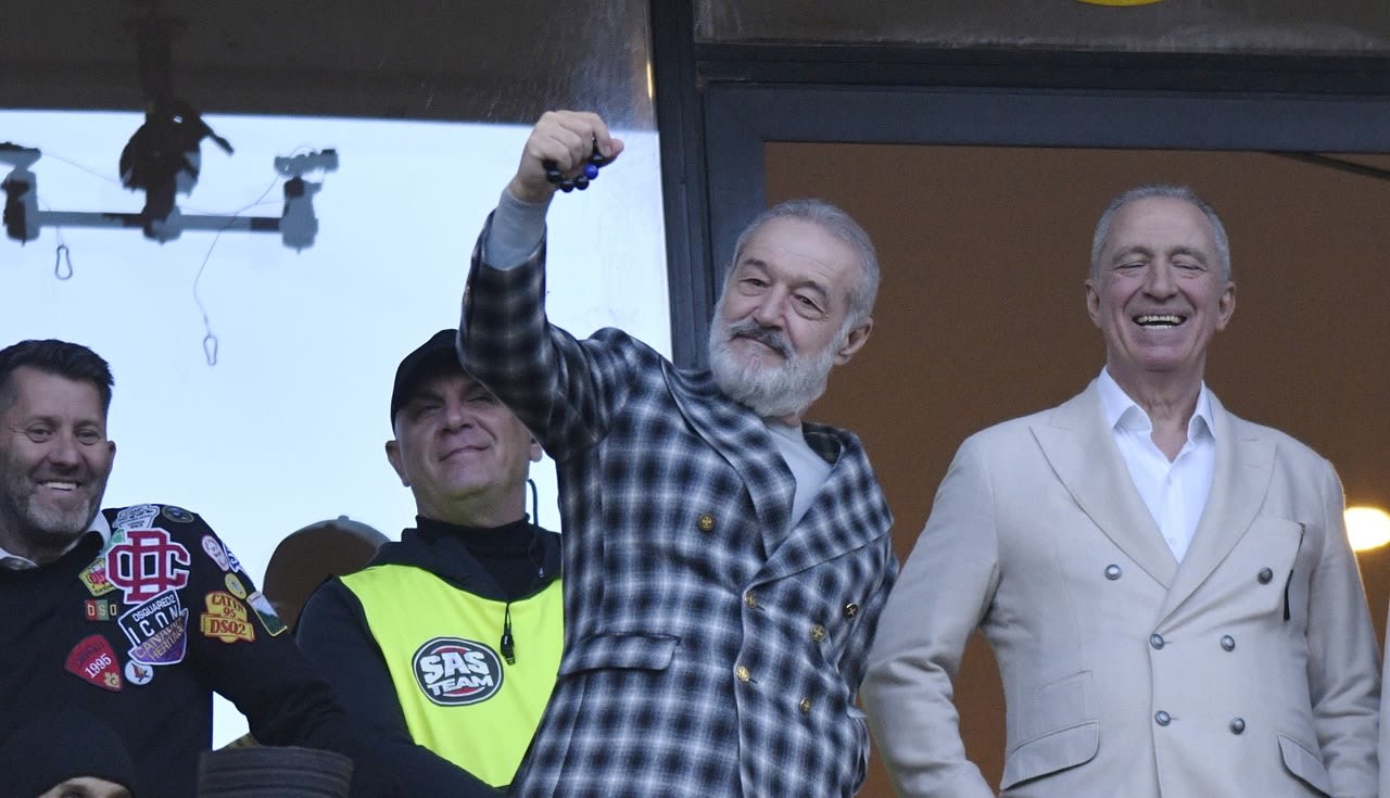 Gigi Becali discutând cu Denis Drăguș și Florinel Coman la eveniment