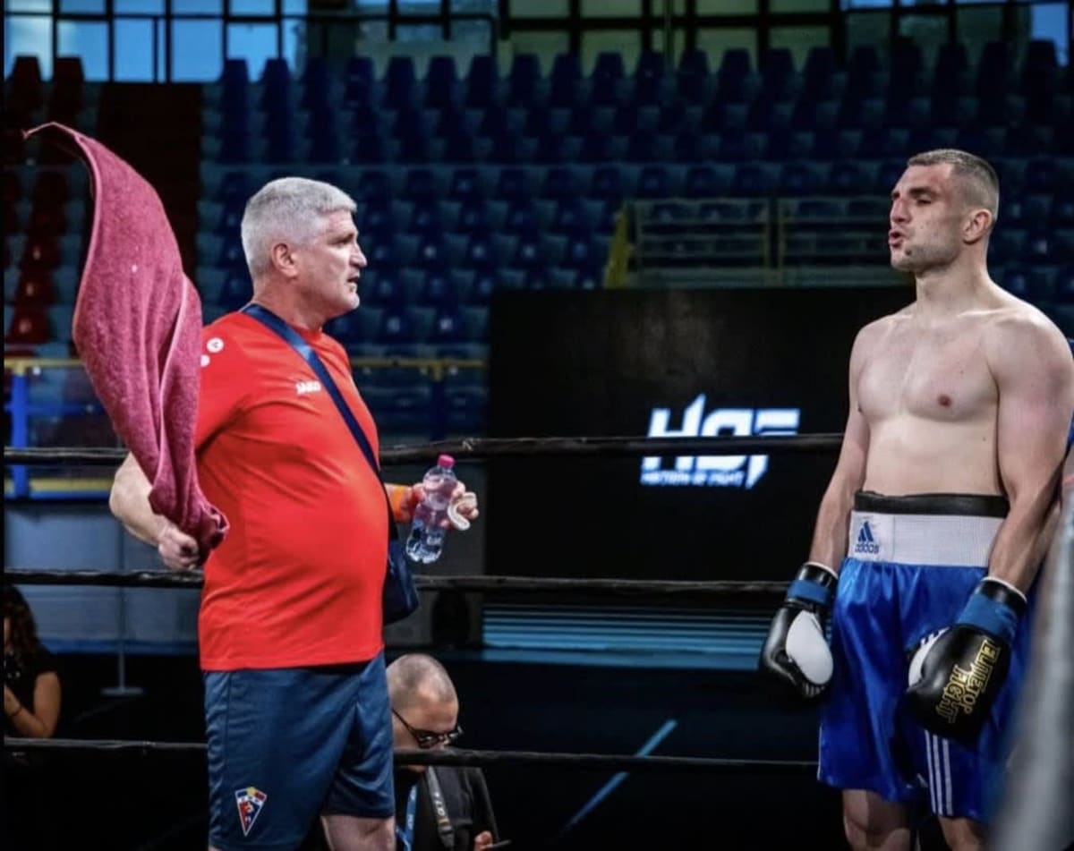 David Anton în ring în timpul galei din Italia David Anton în ring în timpul galei din Italia