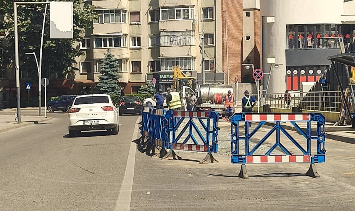 Lucrări de înlocuire conductă apă în Vaslui, zona Piața Centrală
