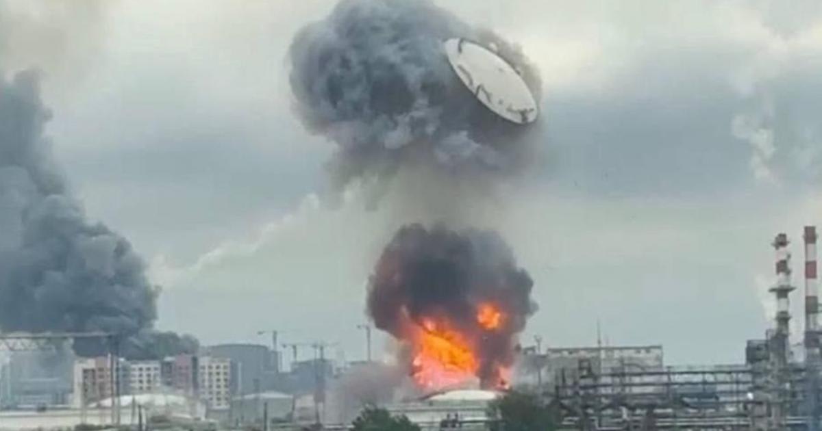 Incendiu la rafinăria din Moscova după atacul cu drone Incendiu la rafinăria din Moscova după atacul cu drone