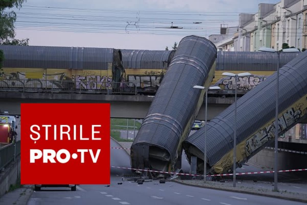 Vagoane de tren de marfă căzute de pe un pod în Munchen, accident feroviar