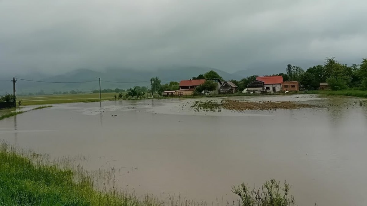 Inundații pe râuri din România, alertă meteo, situație de urgență