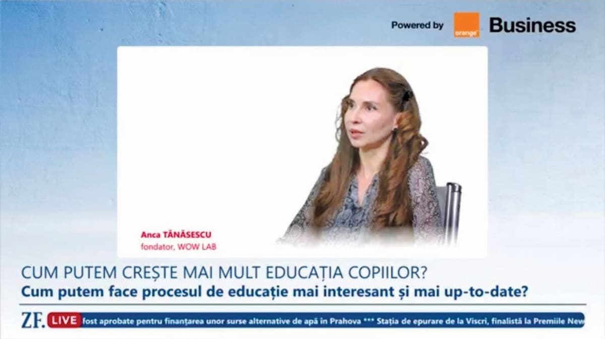 Copii participând la activități educaționale interactive