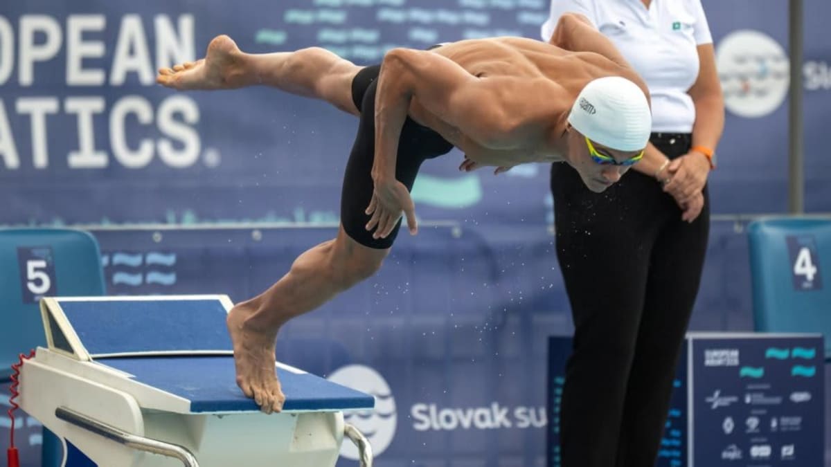 David Popovici în timpul cursei de 100 metri liber la Roma