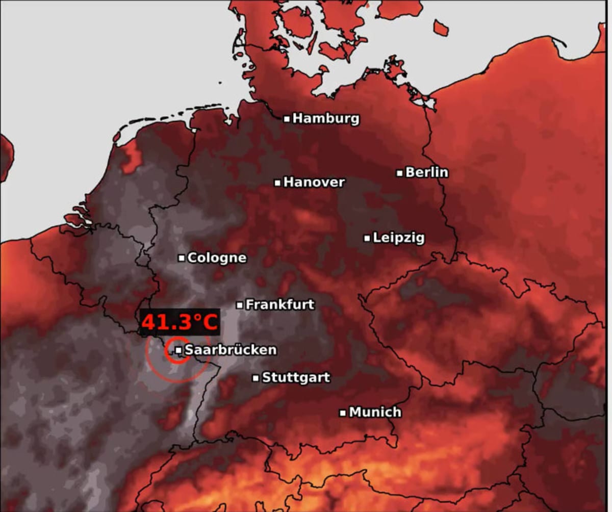 Focare de incendiu și oameni în temperaturi extreme în Germania