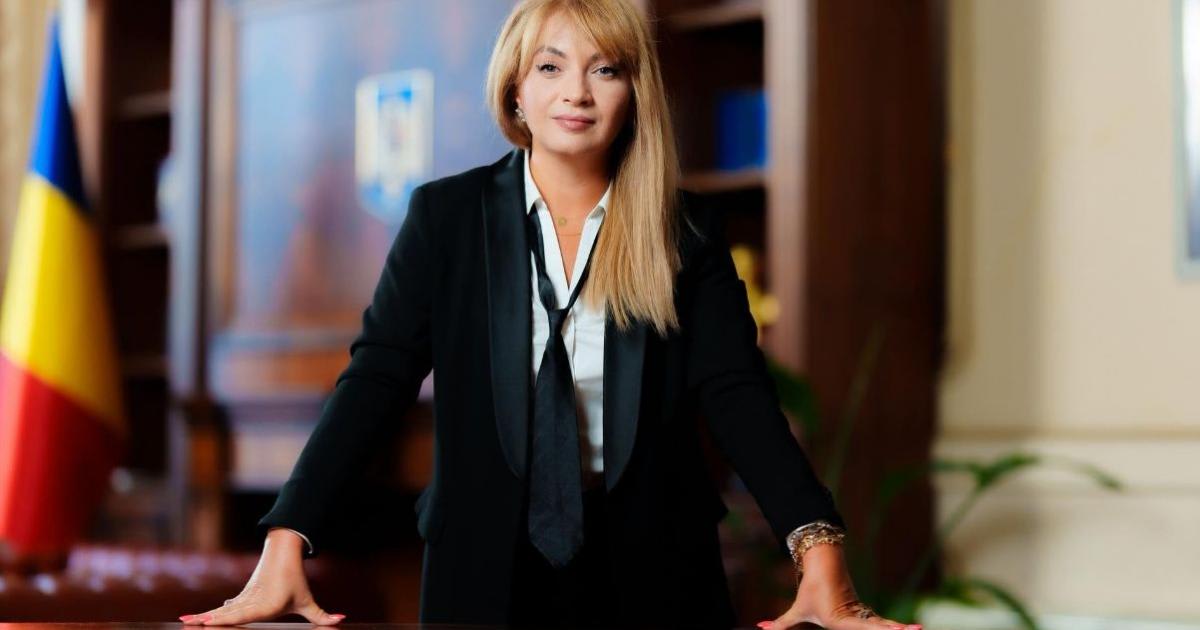 Silvia Uscov în fața tribunalului, avocat, declarație publică