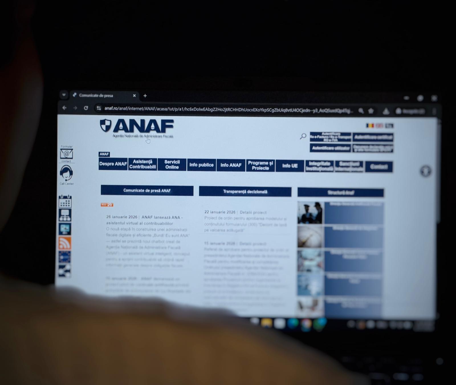 Echipament laptop și documente fiscale pentru seminar online ANAF