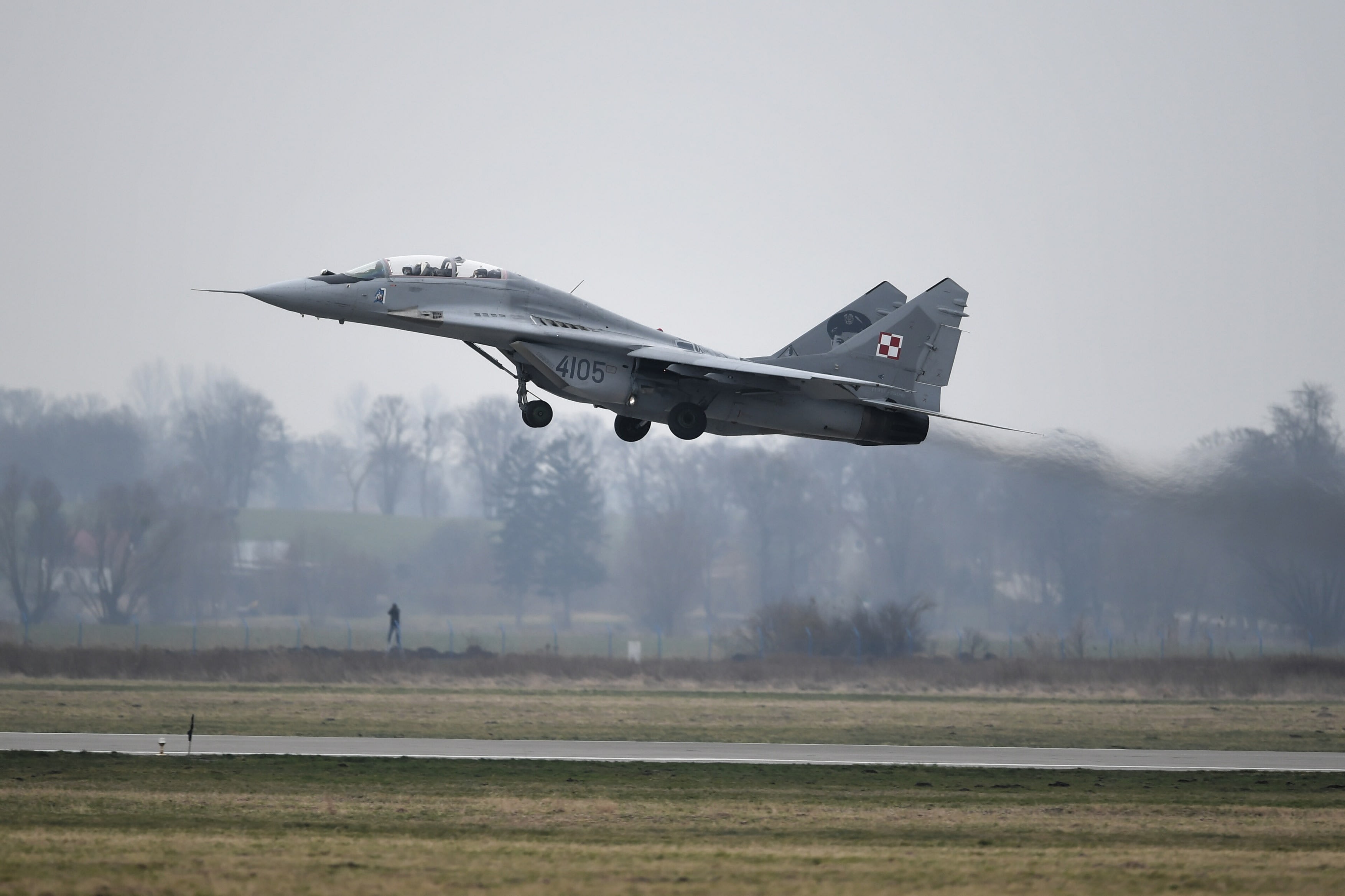 Avion MiG polonez și drone militare ucrainene