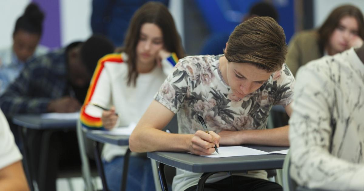 Elevi susținând proba de matematică la Bacalaureat 2026