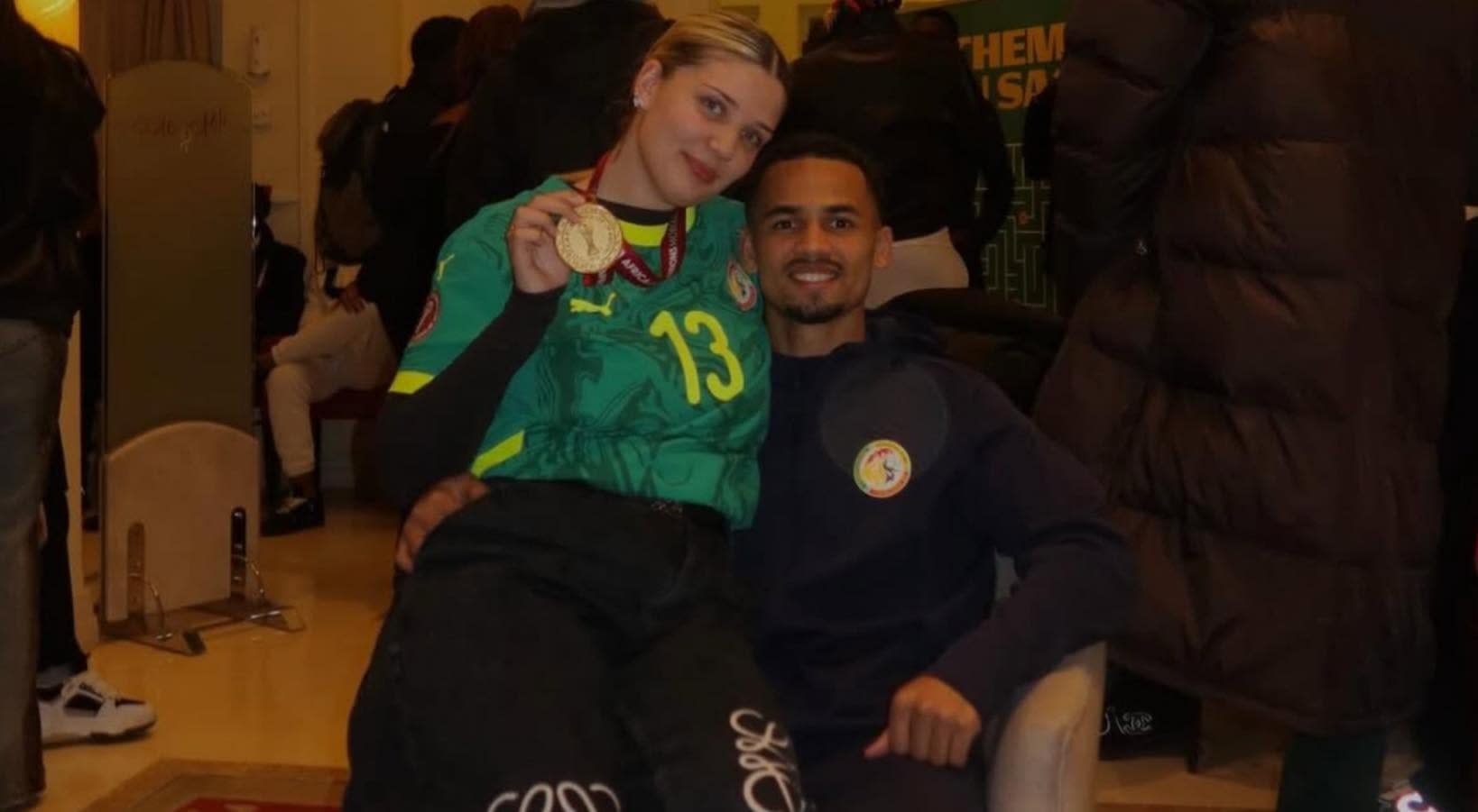 Iliman Ndiaye cu soția româncă și cele trei fetițe minunate
