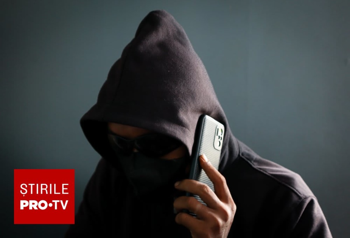 Polițiști elche suspect arestat pe bancă, telefon și obiecte furate Polițiști elche suspect arestat pe bancă, telefon și obiecte furate