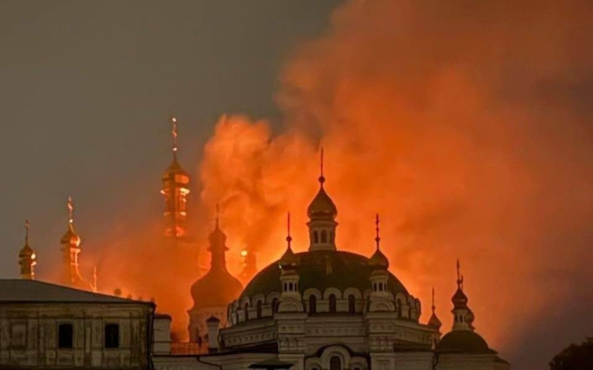 Imagini generate cu AI despre atacul Lavra Pecerska Imagini generate cu AI despre atacul Lavra Pecerska