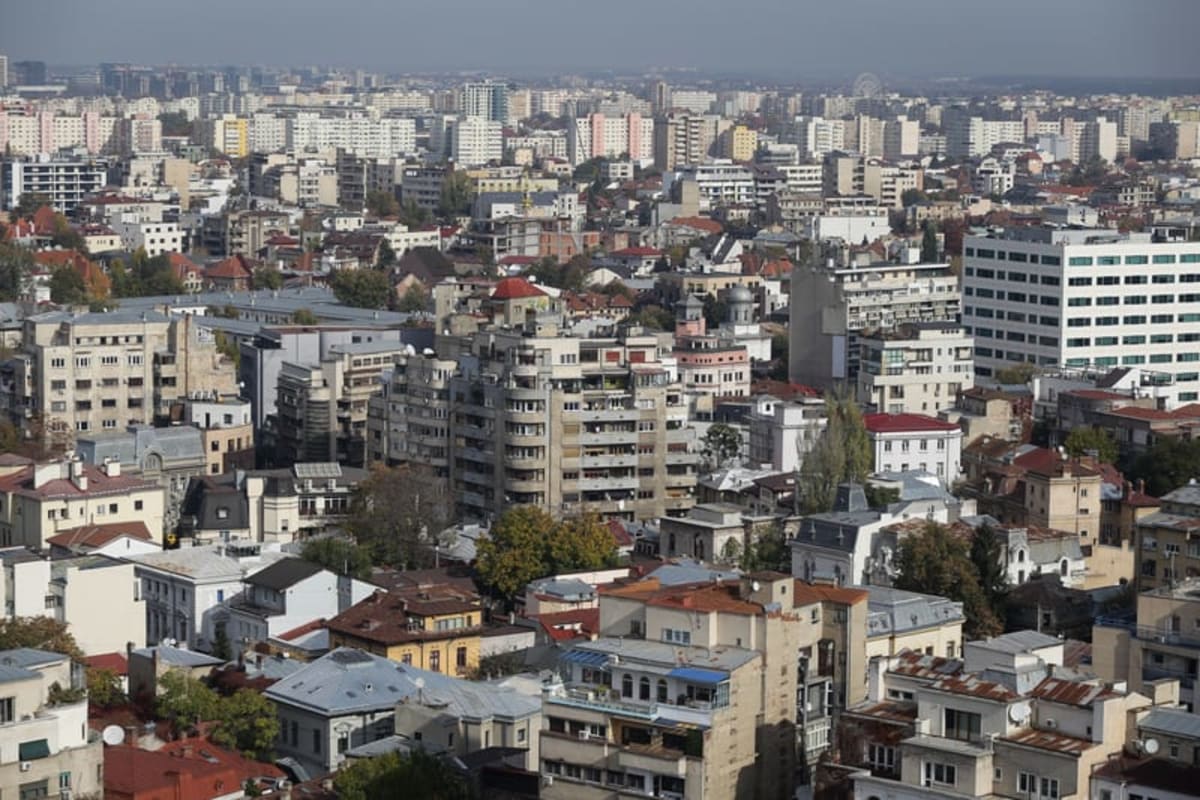 Blocuri de locuințe din București în timpul lucrărilor de modernizare a rețelei termice