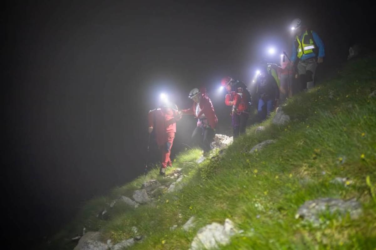 Salvamont Zărnești intervenind pentru salvarea turiștilor în Piatra Craiului