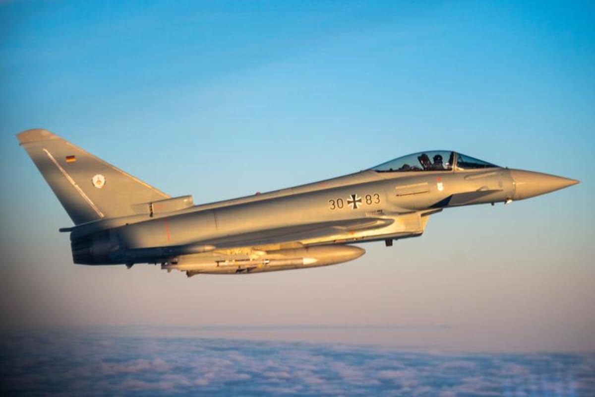 Avioane Eurofighter Typhoon deasupra Deltei Dunării în timpul misiunii NATO