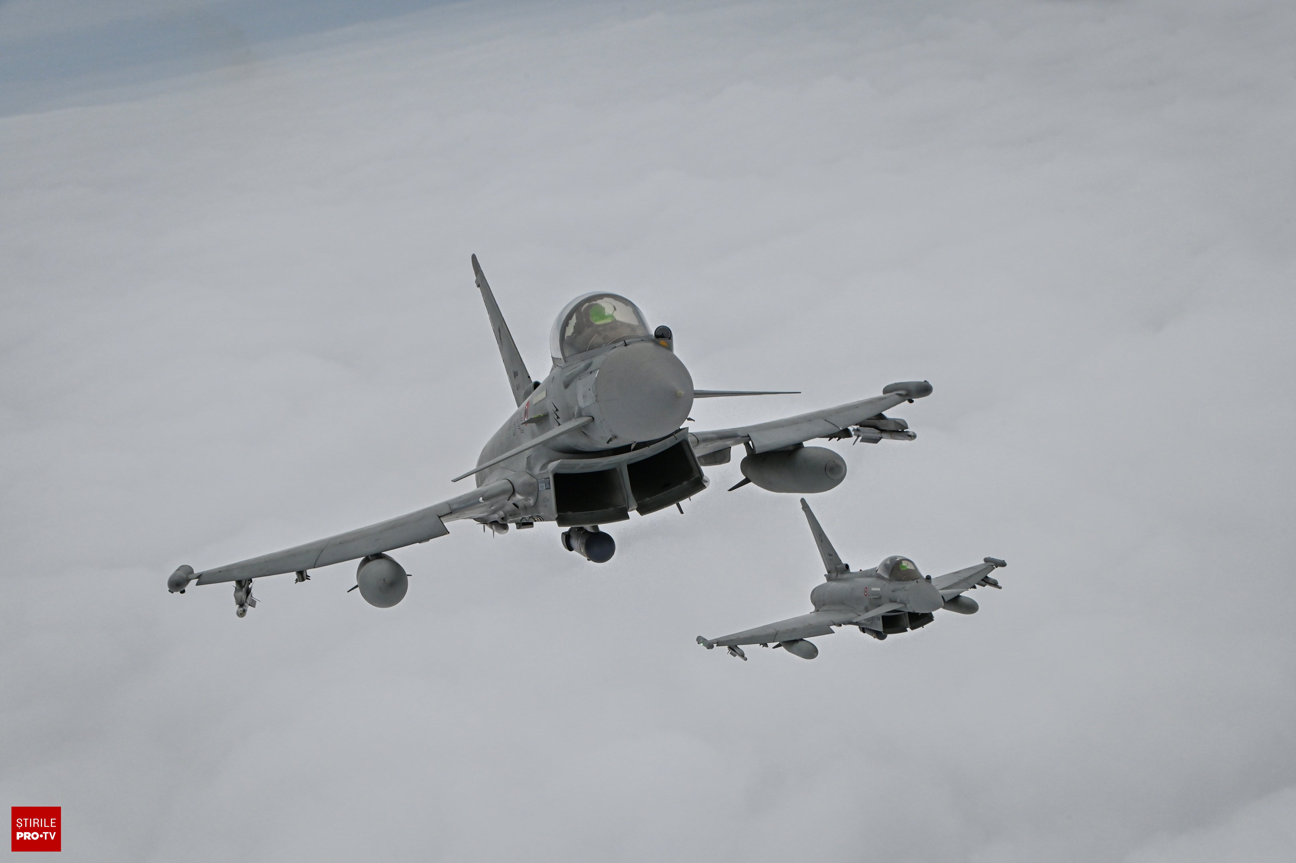 Avioane Eurofighter Typhoon în zbor deasupra zonei Tulcea