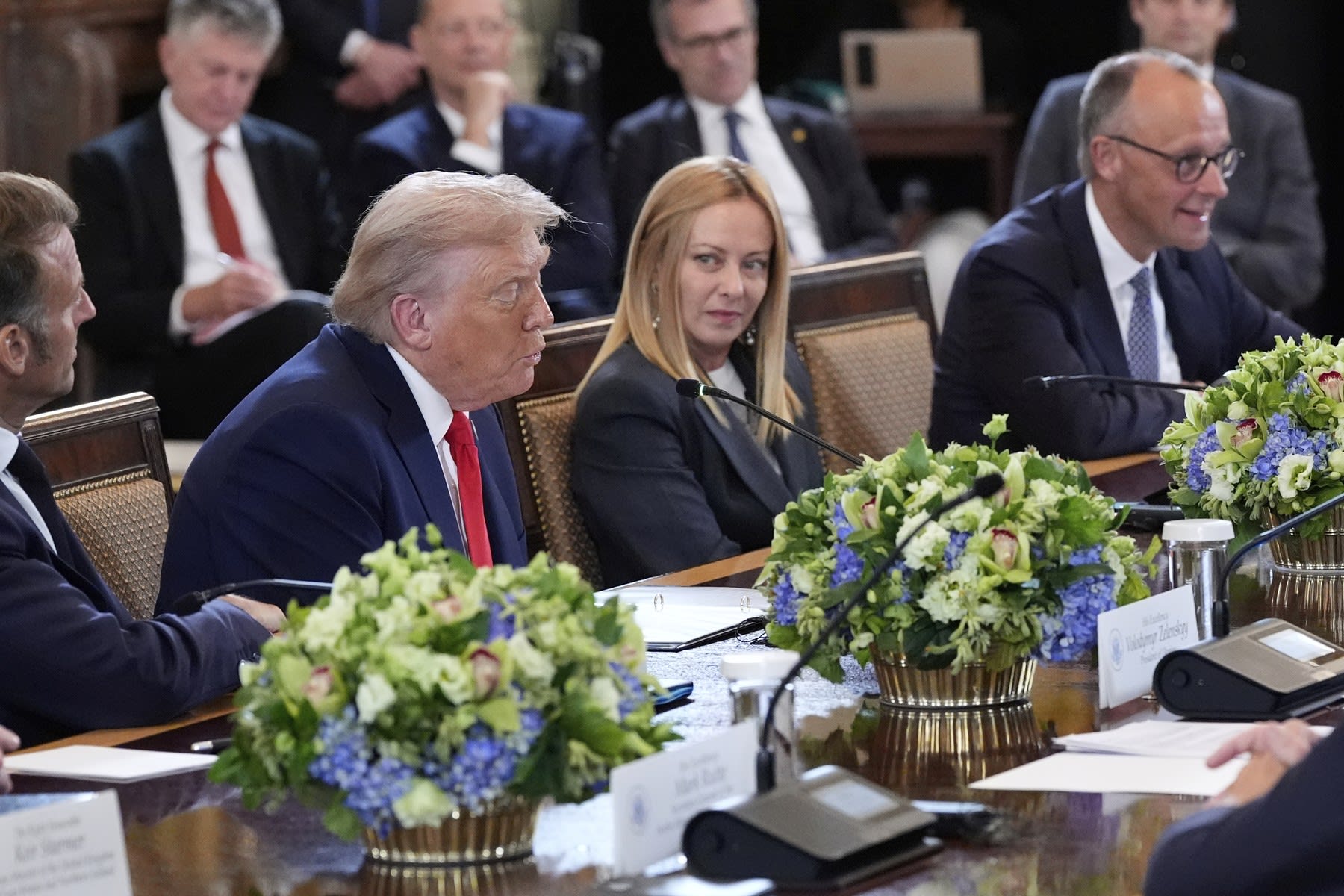 Donald Trump și Giorgia Meloni la conferință Donald Trump și Giorgia Meloni la conferință