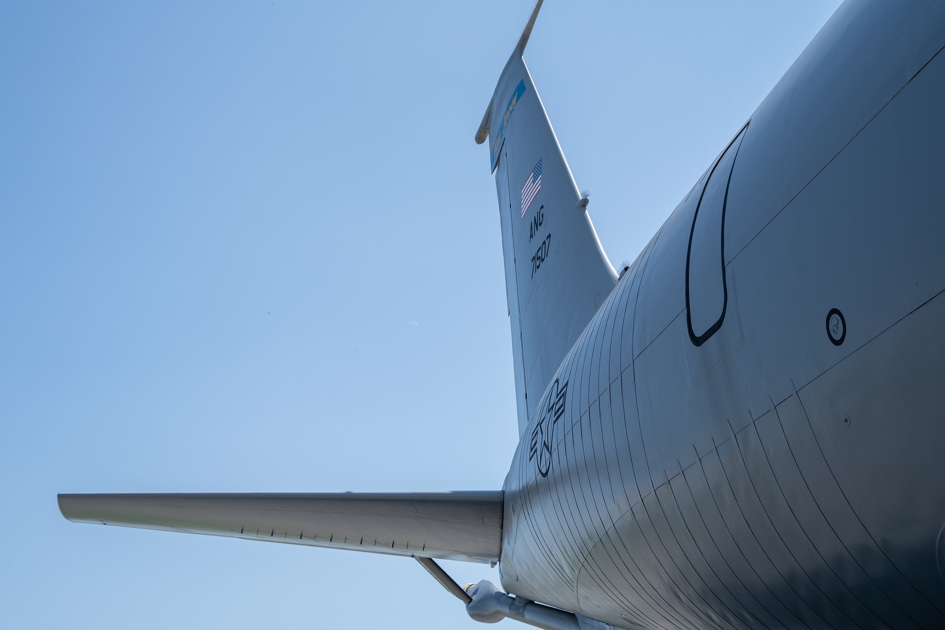 Epavă avion cargo în Marea Arabiei, cercetată de echipe de salvare pakistaneze Epavă avion cargo în Marea Arabiei, cercetată de echipe de salvare pakistaneze