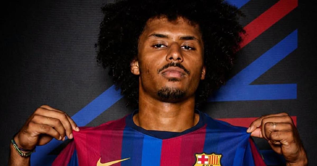 Karim Adeyemi în tricoul Borussia Dortmund, în acțiune pe teren