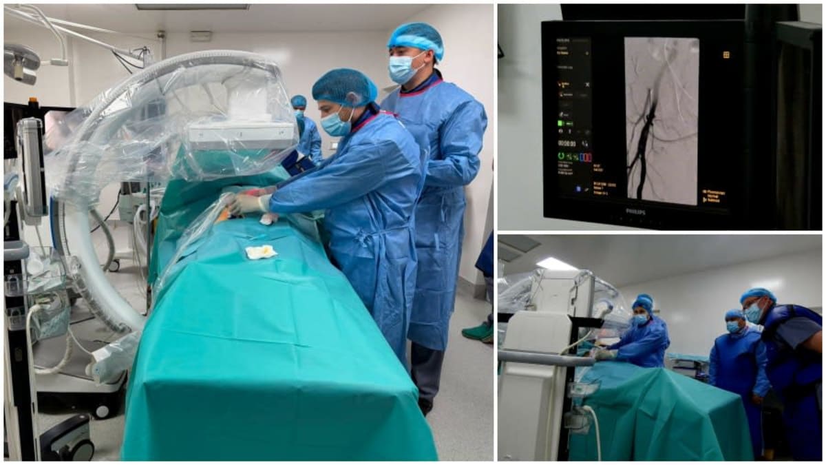 Medici utilizând sistem de imagistică intraoperatorie Philips Zenition 90