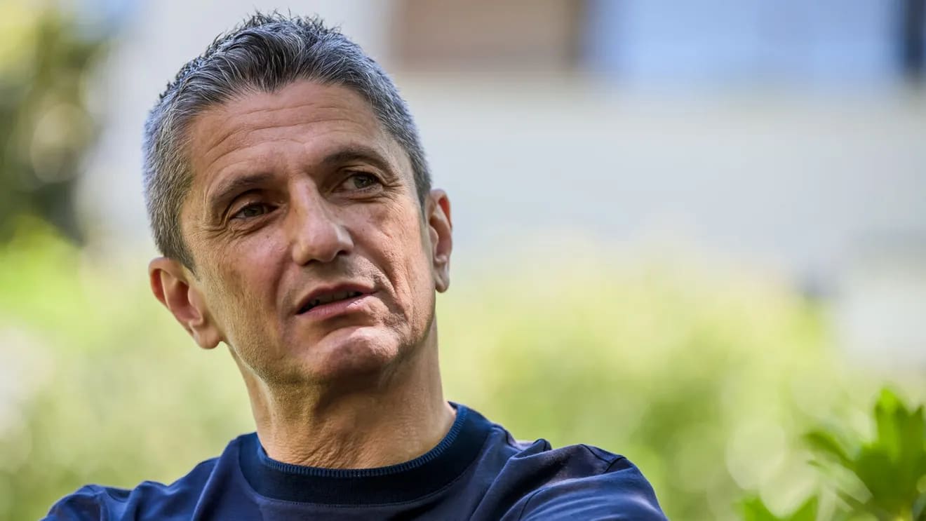 Antrenorul român Răzvan Lucescu în timpul antrenamentului la Al-Sadd